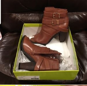 Gianni Bini opens toe boots